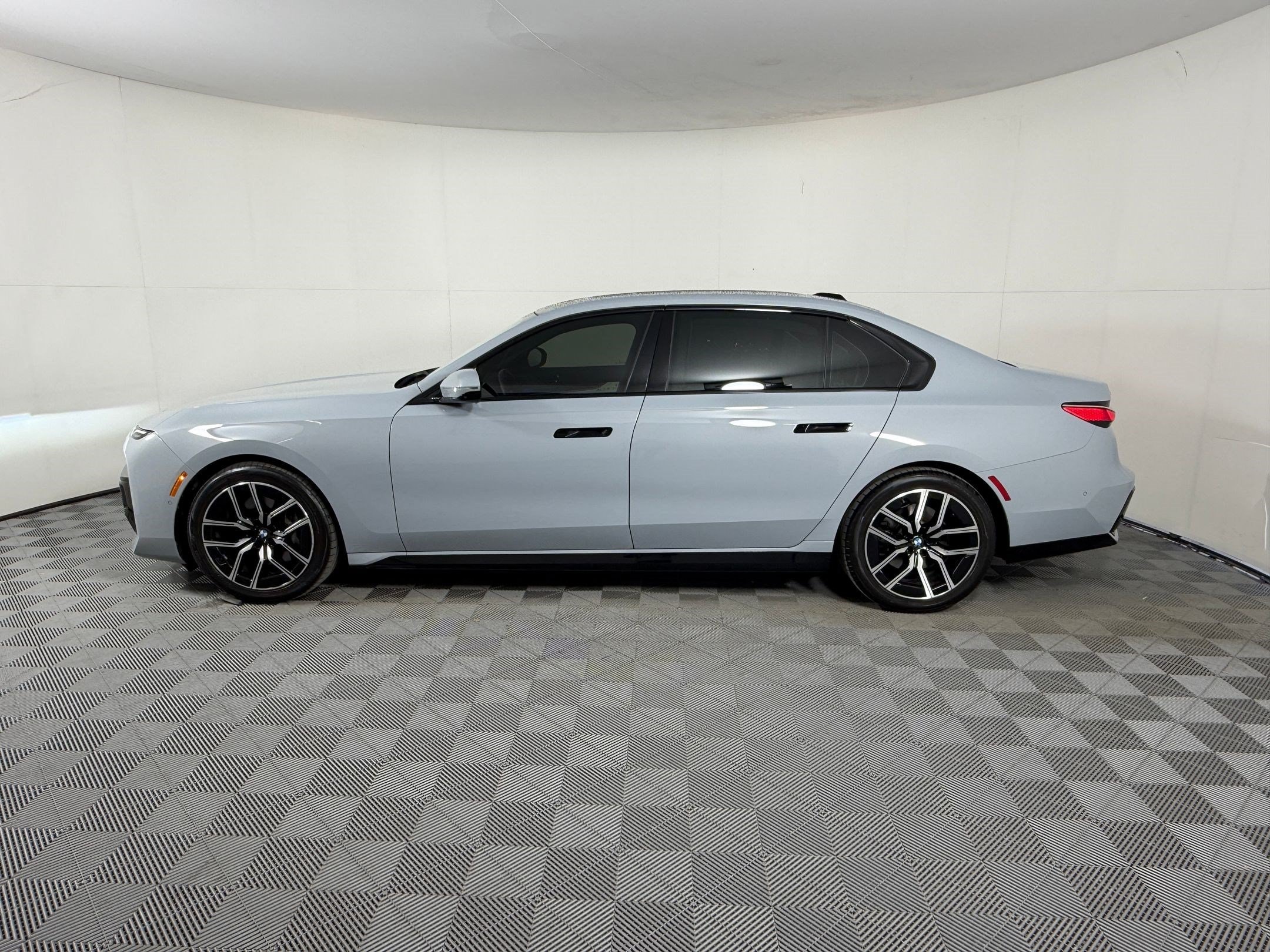 bmw 7 series 2024 WBA33EH07RCP89987 image bmw 7 series 2024 WBA33EH07RCP89987 image